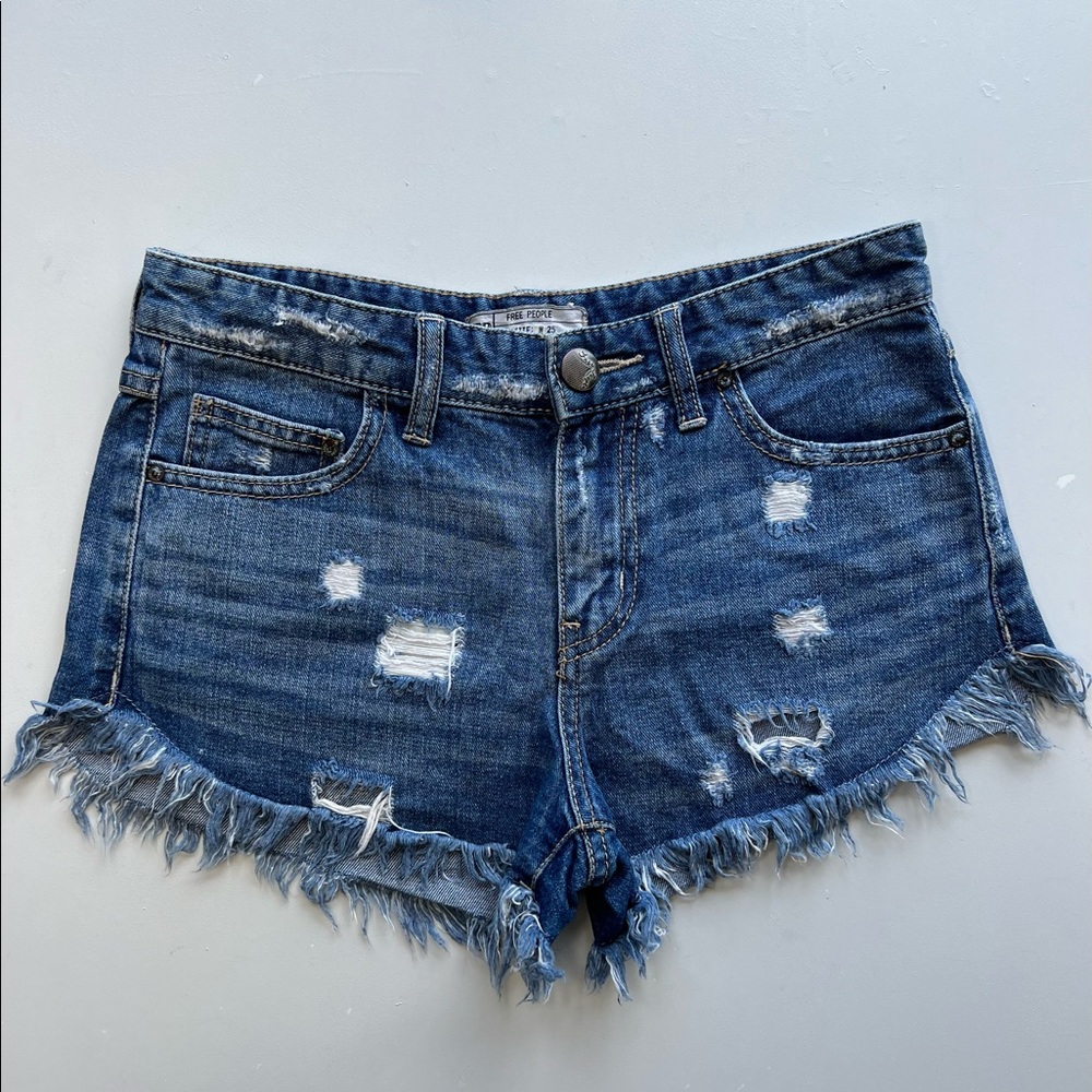Free People Jean Shorts Denim Distressed Raw Hem Frayed Pockets Blue Size 24